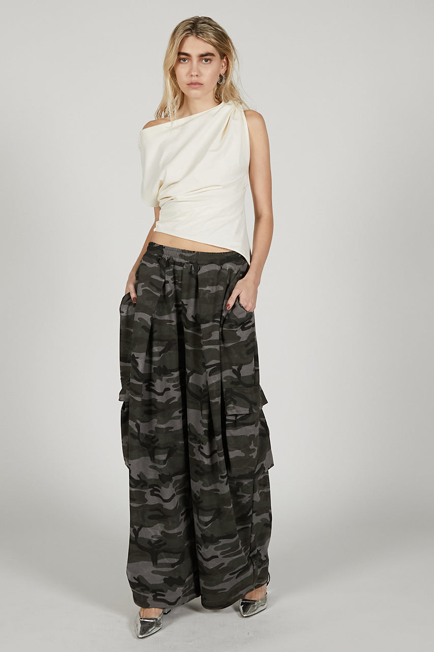 Twisted Asymmetrical Top