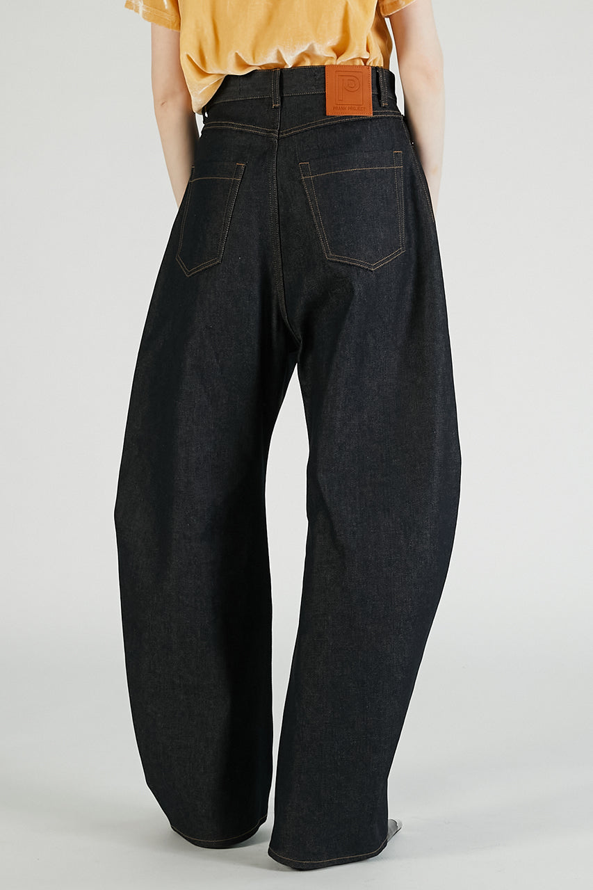 High-waisted Curved Denim - PRE ORDER
