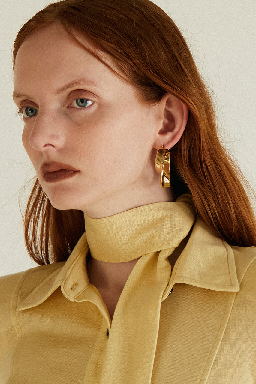 24k COATED LOGO PLATE TWISTED EARRINGS