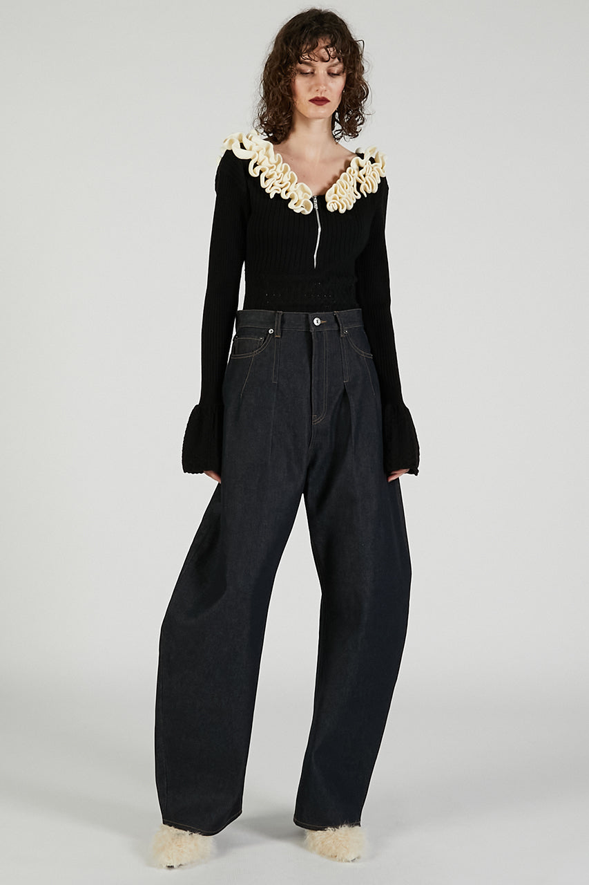 High-waisted Curved Denim - PRE ORDER
