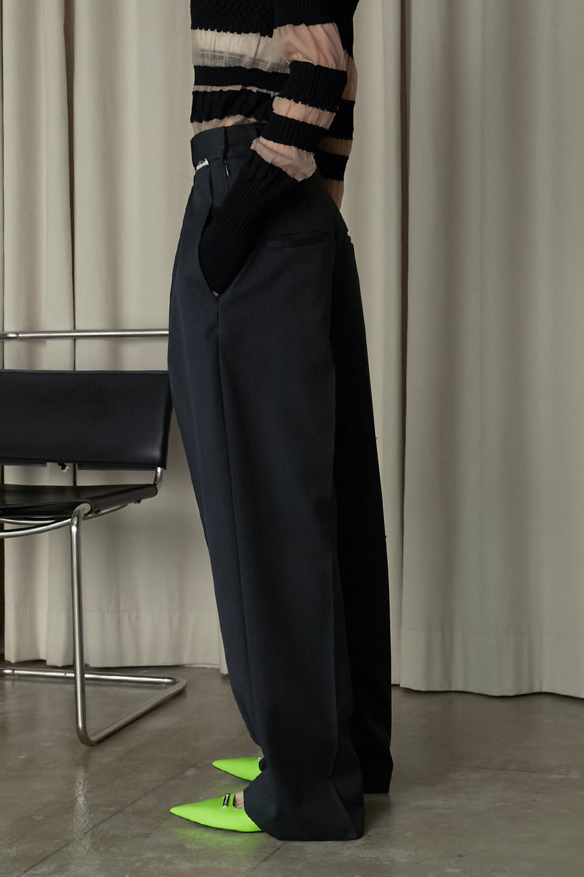 Moon Slit Asymmetry Tack Pants