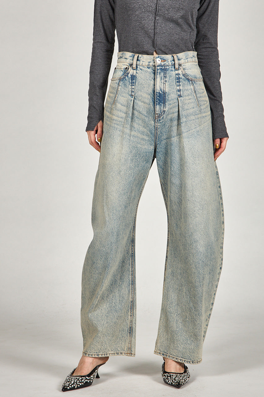 High-waisted Curved Denim - PRE ORDER