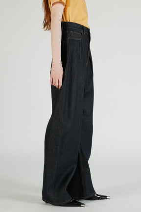 High-waisted Curved Denim - PRE ORDER