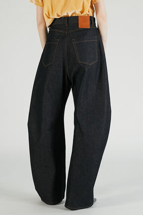 High-waisted Curved Denim - PRE ORDER