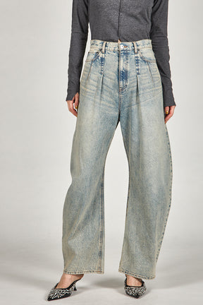 High-waisted Curved Denim - PRE ORDER