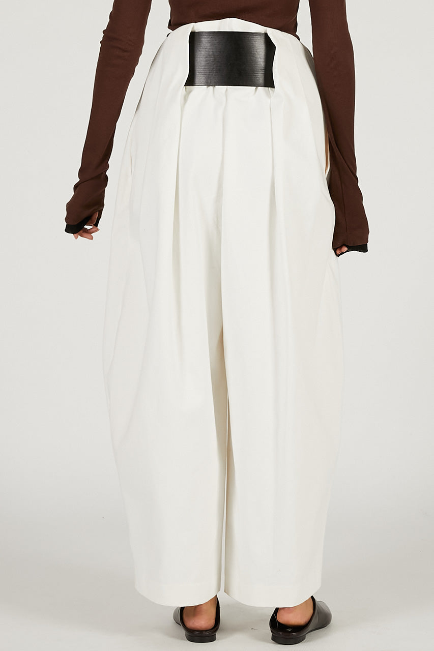 High-Waist Belted Tuck Pants - 2026 SPRING