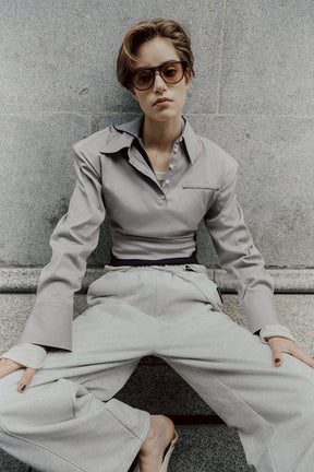 【AYUMI HAMAMOTO COLLABORATION】Shoulder Pad High-Stretch Broadcloth Shirt - PRE ORDER