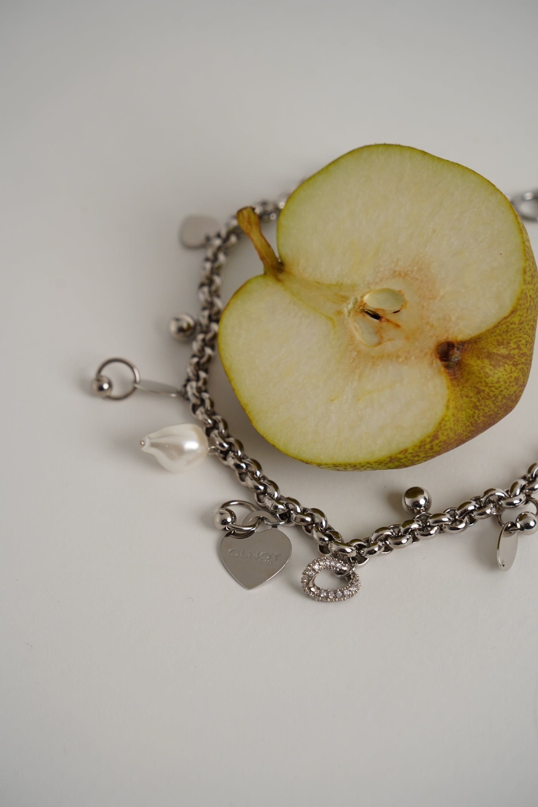 AGYNESS NECKLACE