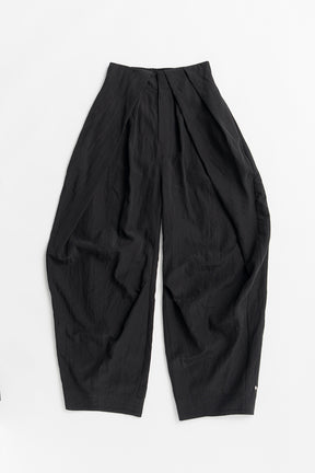 Tuck Form Volume Pants