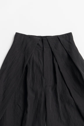 Tuck Form Volume Pants