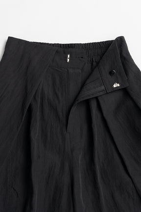 Tuck Form Volume Pants