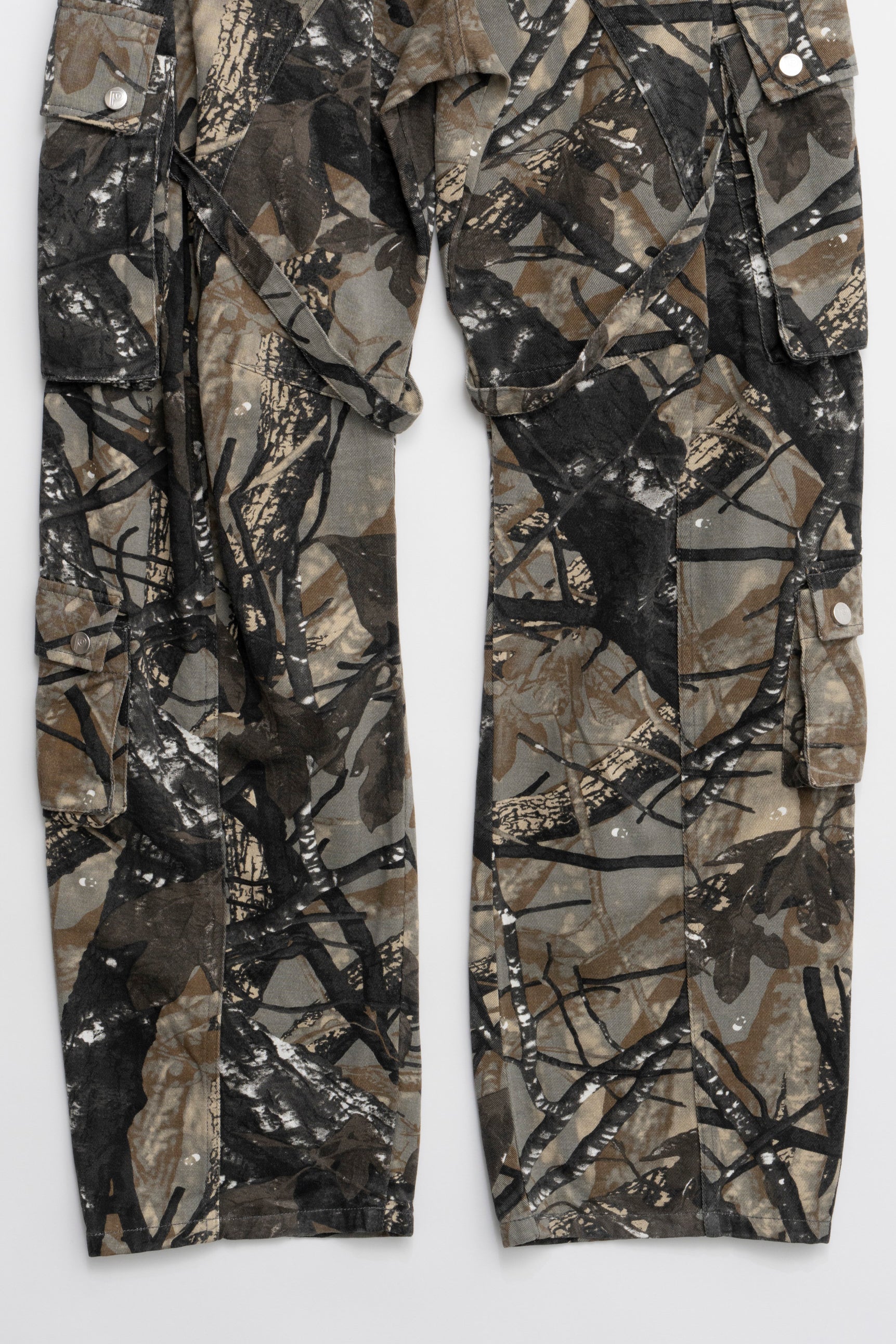 【25 SPRING PRE ORDER】Camo Barrel Leg Cargo Pants